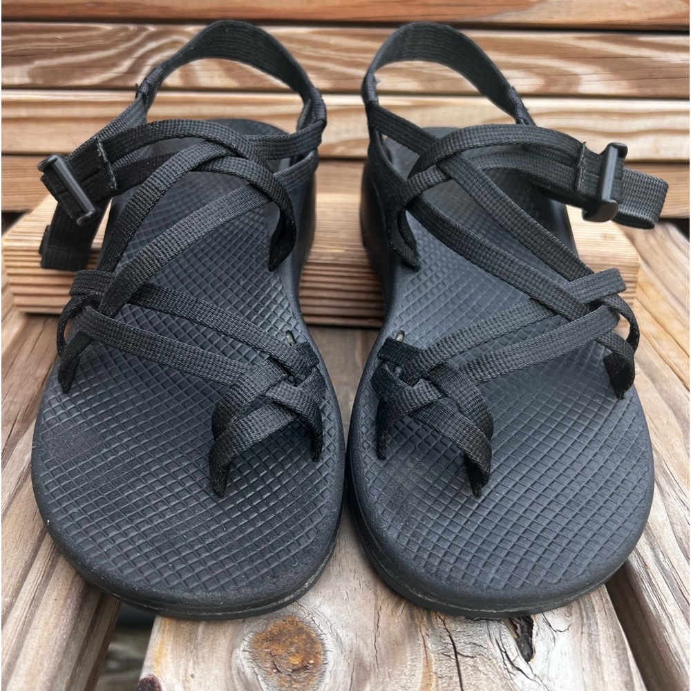 Chaco Cloud Black Strappy Toe Loop Athletic Sanda… - image 2